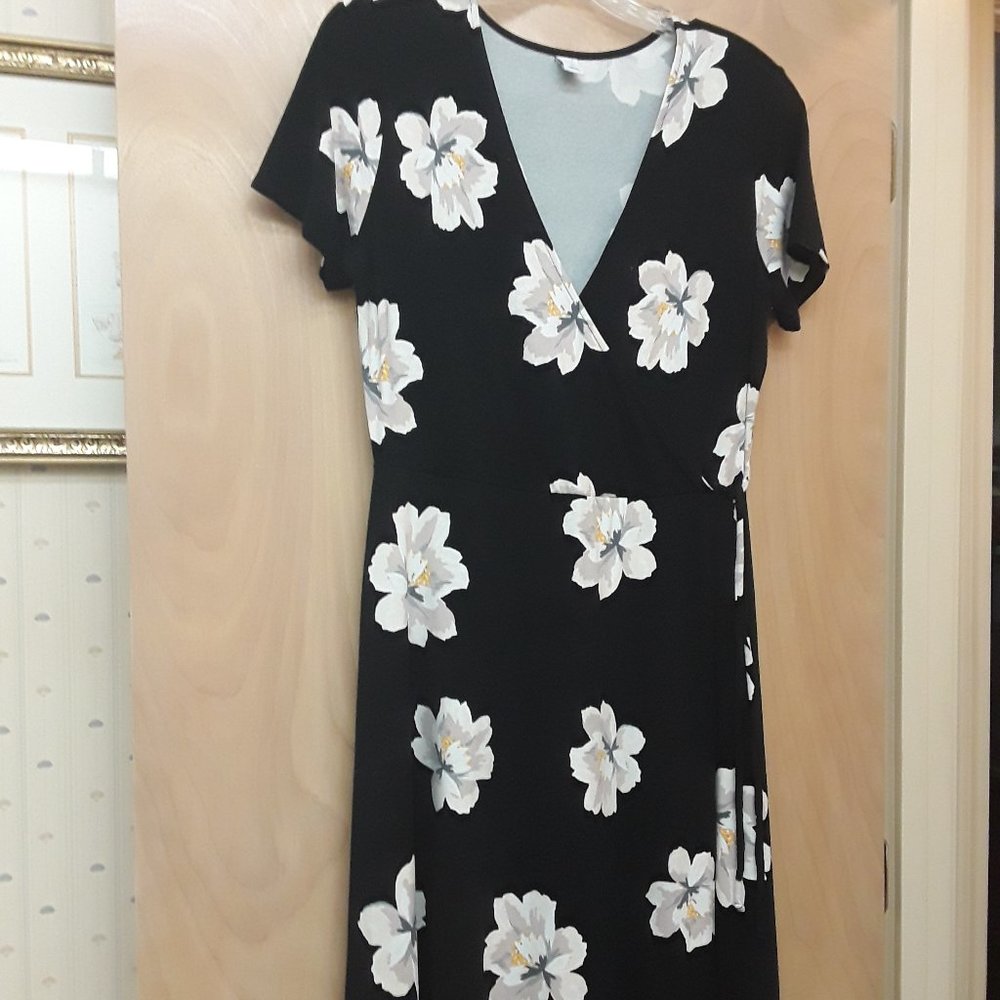 Black White Floral Wrap Dress M Old Navy